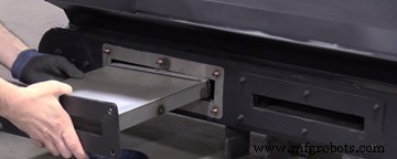 Why a Filtering Chip Conveyor Is Essential for CNC Lathe Operations