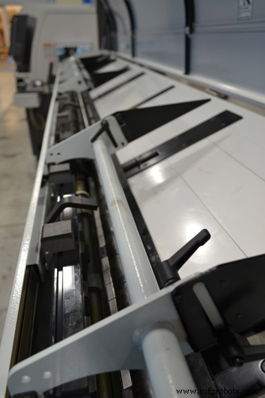 Bar Feeder Essentials: Optimizing Material Flow for High-Volume Turning