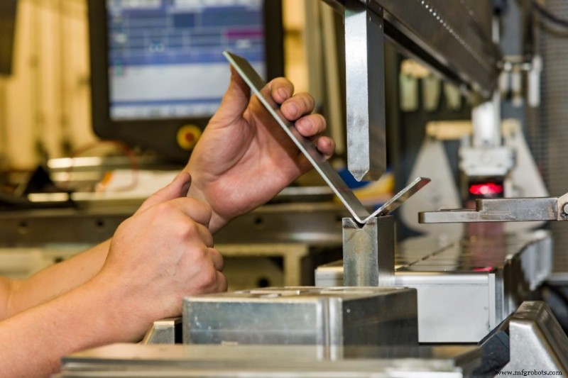 Metal Bending: When to Apply It for Precision Fabrication