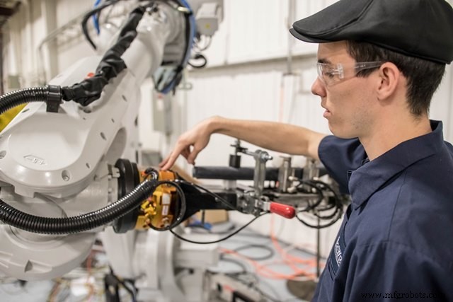 Maximize Robot Efficiency: Expert Equipment Maintenance Strategies