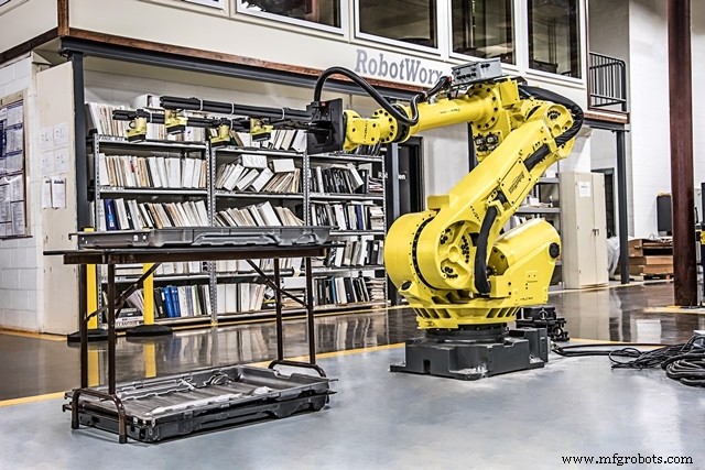 Enhancing Metal Fabrication with Advanced Material Handling Robots