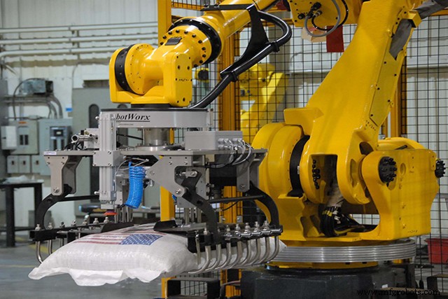 Robotic vs Conventional Palletizing: Choosing the Right Solution