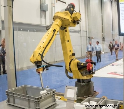 Pick‑and‑Pack Robots: Boosting Efficiency in Food, Pharma & Automotive Industries