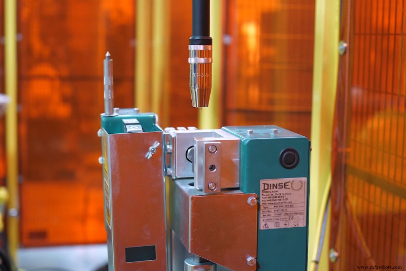 Advanced Automated Welding Torch Cleaning Station for Peak Efficiency