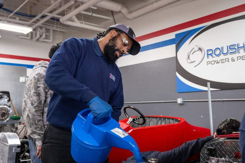 Financial Aid for Local Auto Mechanic Training – Scholarships, Grants & Military Benefits
