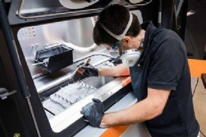 使用 CNC 加工和 3D 打印创建夹具和夹具