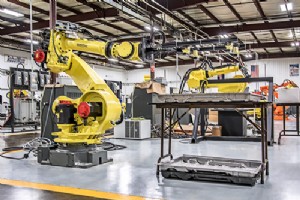 スタッキングロボットで労働者の負傷をなくす 