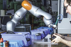 Humains et robots travaillant ensemble via des interfaces utilisateur