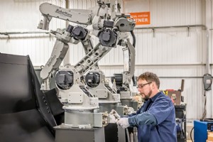 RobotWorx が Caterpillar の社内プロセスの自動化を支援