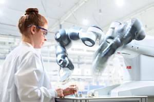 ABB YuMi による人間とロボットのコラボレーション