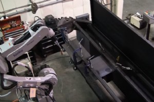 Motoman ArcWorld V6000 溶接セルによるリーン生産