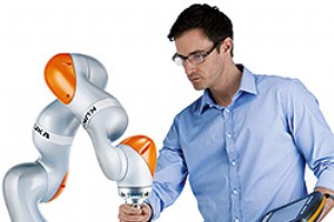 コラボレーティブ KUKA LBR iiwa シリーズ AKA Your Third Hand