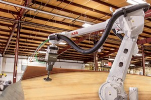 サンディング ロボットは一貫した滑らかな表面を提供します