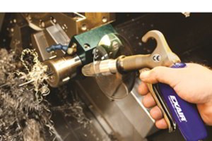 エアー ガン用のチップ シールドでオペレーターをチップやクーラントの飛散から保護