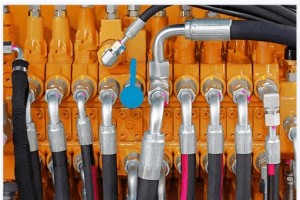 油圧システムを整備する前に最初に行うことは?