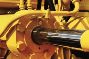 作動油が少なすぎるとどうなりますか?