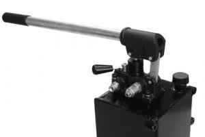 Devez-vous être capable de faire tourner une pompe hydraulique à la main ?