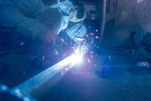 比较下一个定制金属制造项目的报价