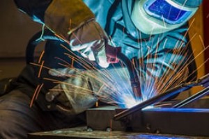 在结构钢制造中不偷工减料地降低成本