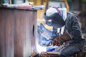 金属制造 - 价格与质量