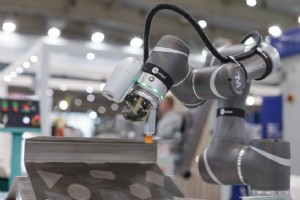 協働ロボットの標準をマスターする:安全性、危険性、およびコンプライアンス 