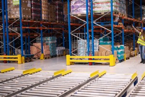 ピーク時の作業に必須の資材運搬装置で効率を向上 