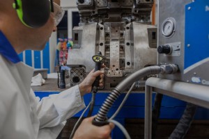 避免常见注塑缺陷：7 个主要陷阱和预防策略 