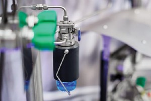 液体グラブサンプリングの安全性と効率を向上 