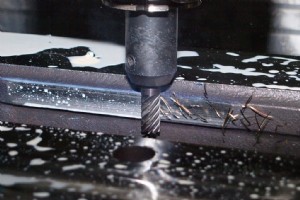 精密な少量生産のための専門的な従来型フライス加工 - エアロスペック エンジニアリング 