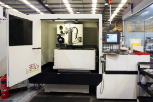 精密部品に革命を起こす：エアロスペックエンジニアリングによる放電加工による型彫り 