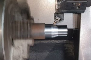 ステップ旋削とテーパ旋削:主な違いを説明 