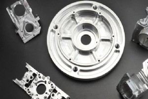 严格的 CNC 公差对设计和生产有何影响 