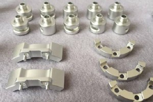 掌握小批量 CNC 加工：优点和设计策略 