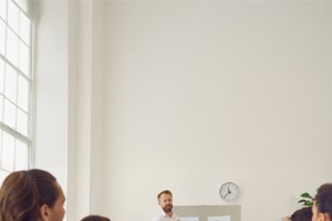 Améliorez l’engagement B2B du secteur des pâtes et papiers grâce à des webinaires industriels stratégiques 