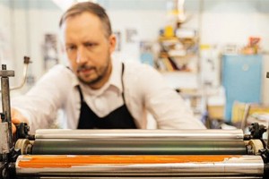 Beherrschung industrieller Druckmaterialien und -techniken für eine qualitativ hochwertige Produktion 