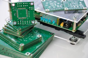 ボックス ビルド アセンブリ:複雑なエレクトロニクス製造の合理化 