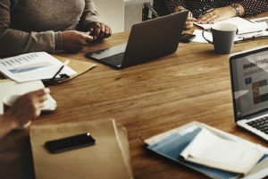 Planification efficace du lancement de produits B2B avec des stratégies de marketing numérique 