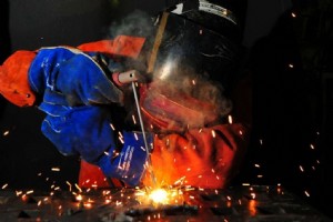 レーザー溶接と MIG 溶接:最適な製造のための専門家による比較 