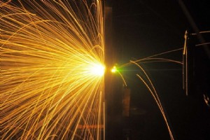 レーザー溶接と電子ビーム溶接:主な違いに関する専門ガイド 