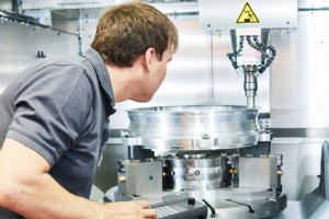 CNC と手動機械加工:ワークショップに適したプロセスの選択 