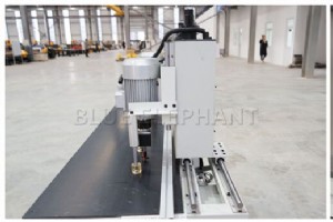 ダブルヘッドヒンジドリルマシンを米国の顧客に迅速に納品 