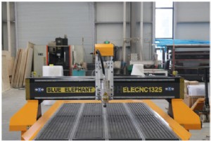 手頃な価格の 1325 CNC 木材彫刻機がグアテマラへの発送準備完了 