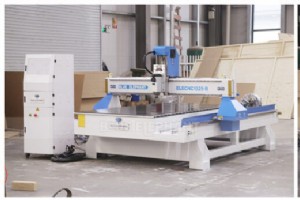 カスタム 1325 回転軸木製 CNC ルーターがペルーのカヤオに納入 