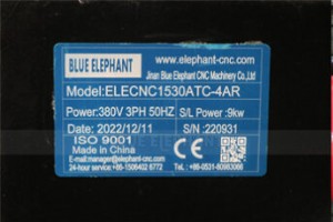 回転軸を備えた手頃な価格の 1530 4 軸 ATC CNC マシン – ナイジェリアへの出荷準備完了 