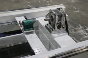 カスタム回転装置機械をケニアに送付 – 円筒加工用にカスタマイズ 