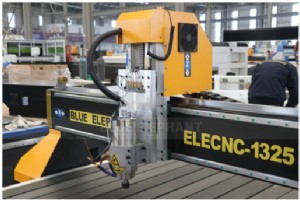 1325 Drehachsen-CNC-Holzmaschine nach Portugal geliefert – anpassbar für Großprojekte 