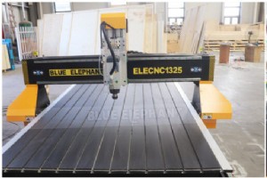 1325 CNC 4x8 フィート木材彫刻機 – タンザニアへの手頃な価格で信頼性の高い配送 