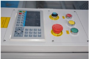 ブルーエレファント、300W 1325 CO2 混合レーザー切断機をアンゴラのルアンダに出荷 