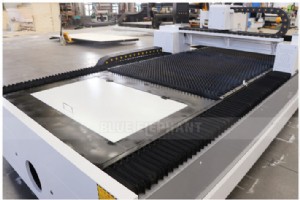 信頼できるサプライヤー、済南ブルーエレファントがプレミアム1325金属ファイバーレーザー切断機をエストニアのタリンに納入 