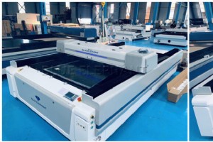 La machine de découpe laser CO2 de 1 530 L se dirige vers la Macédoine :une précision fiable pour vos projets 